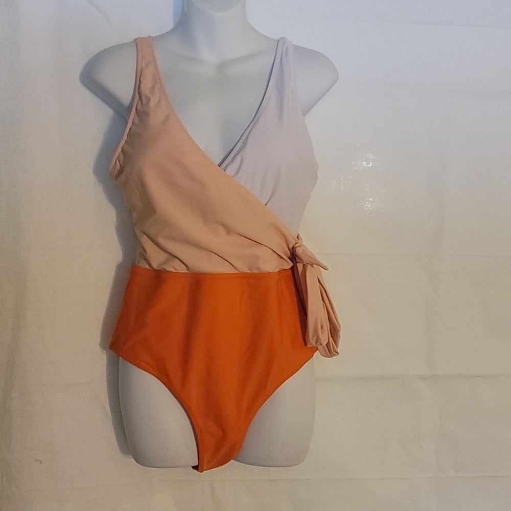 SWIMMSUIT size m - Picture 2 of 7